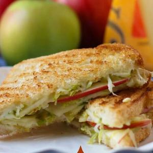 Apple Brie Grilled Cheese Sandwiches